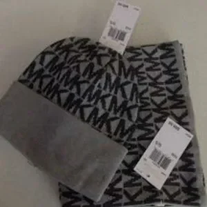 Michael kors ladies 3-piece winter set Michael Kors | Accessories | Michael Kors Ladies 3 Piece  main image 4